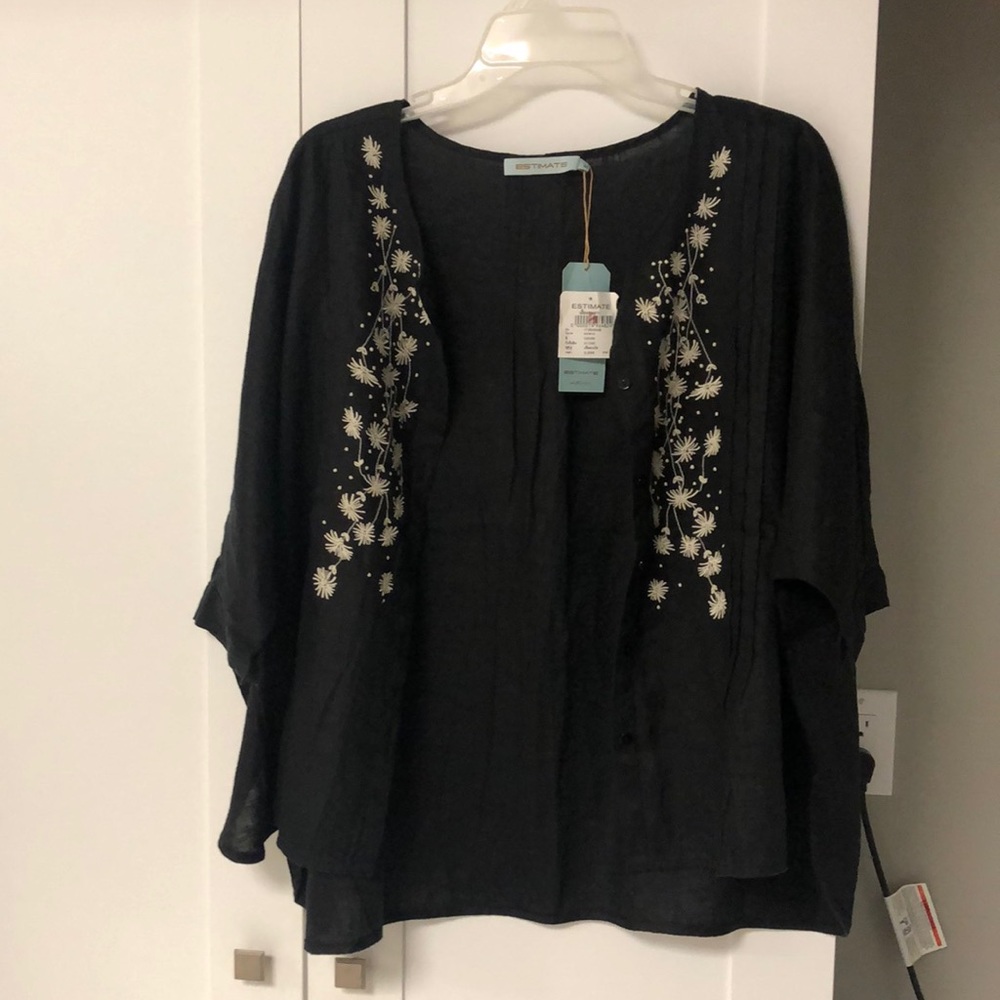 Estimate brand ladies oversized linen top with scalloped sleeves